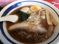 「醤油ラーメン（650円）＋味玉（0円）＋生ビール（390円）」@らぁ麺屋 大明神 南品川店の写真