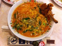 「辛玉ラーメン+イロイロ」@餃子の王将 下北沢店の写真