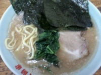 「ラーメン　６５０円　カタメ」@六角家 本店の写真