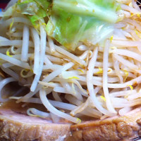 「豚玉ラーメン+大盛り+ヤサイ+辛玉」@用心棒の写真