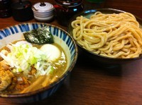 「煮番搾り＋特製＋鶏皮」@つけめん 三三㐂の写真