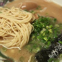 「煮たまごラーメン￥750＋替玉￥150×3」@よかろうもんの写真