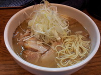 「【５・３１まで期間限定】鶏そば７００円+半チャーシュー盛り」@麺処 慶の写真