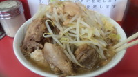 「小豚入り(ニンニク少し アブラ)」@ラーメン二郎 小岩店の写真