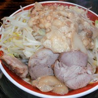 「小ラーメン（600円）＋野菜・ニンニク・背脂」@麺でる 多摩センター店の写真