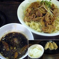 「肉盛りつけ麺（中盛）他」@魁 肉盛りつけ麺 六代目けいすけの写真