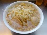 「モヤシラーメン（800円）＋味付玉子（100円）」@ホープ軒 千駄ヶ谷本店の写真