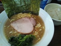 「らーめん600円＋半ライス（一周年記念キャンペーンサービス）」@伝家 志木店の写真