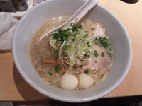 「牛骨塩らーめん【690円】」@らぁめんまんの写真