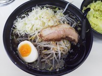 「黒てり＋中盛＋野菜」@らーめん つけめん 満帆 赤堀店の写真