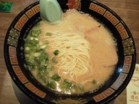 「ラーメン（こってり、青ねぎ、チャーシュー、超かた）＋替玉×2」@一蘭 前橋インター店の写真