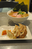 「太魂スペシャル＋餃子６個」@魂麺 市川店の写真