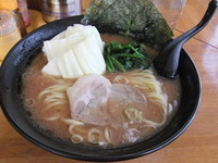 「とんこつ醤油ラーメン（中）」@横浜ラーメン 萬年家の写真