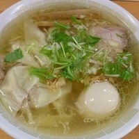 「塩ワンタン麺（味玉トッピング）」@支那そば一麺 豊里店の写真