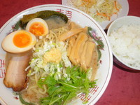 「大王らーめん（７００円）＋味玉（クーポン）＋半ライス（無料）」@らーめん大王の写真