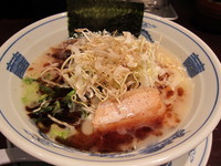 「黒ラーメン」@三代目 ◯助 MARUSUKEの写真