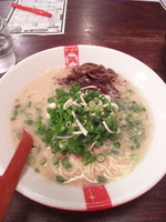 「豚王ラーメン（カタメ）＋ネギ盛り」@ラーメン凪 豚王 渋谷店の写真