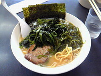 「らーめん￥630＋茎ワカメ、ホーレンソウ各￥100」@よこはまらーめん 匠味家 稲田堤本店の写真