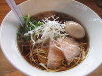 「味玉醤油ラーメン850円」@湖麺屋 Reel Cafeの写真