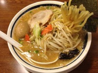 「味噌野菜ラーメン（こってり）+味玉」@らーめん屋 あじとら 狭山笹井店の写真