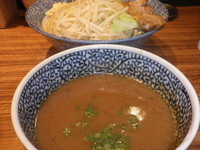 「つけ麺・中盛（７８０円＋５０円）野菜・ニンニク」@ラーメン燈郎の写真