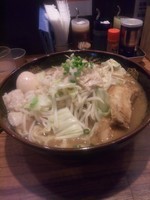 「ラーメン大盛り（ヤサイニンニクアブラ）＋半熟煮玉子」@ラーメン燈郎の写真