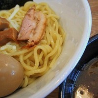 「つけめん（開店記念価格500円）+味玉　600円」@AKEBIの写真