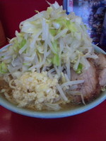 「小ラーメン豚入り ヤサイニンニク ７５０円」@ラーメン二郎 中山駅前店の写真