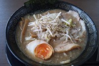 「とこ豚骨＋味玉」@豚人 彦根店の写真