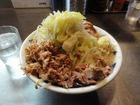 「ラーメン小　650円　こま切れ豚　70円　野菜多め/ニンニク」@らーめん大 蒲田店の写真