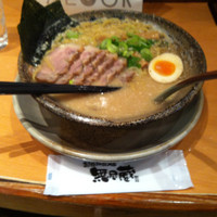 「豚骨醤油チャーシュー麺」@越後秘蔵麺 無尽蔵 せんだい家の写真