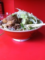 「大ブタ　（ヤサイニンニクカラメ）」@ラーメン二郎 三田本店の写真