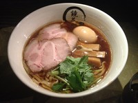 「極 醤油ラーメン（950円）」@らーめん愉悦処 鏡花の写真