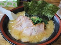 「チャーシュウメンカタメコイメ太麺」@せい家 原宿店の写真