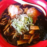 「黒醤油らーめん」@麺家いろは 射水本店の写真