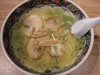 「塩ラーメン（７５０円）」@函館麺厨房あじさい 新千歳空港店の写真