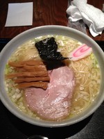 「極塩らぁめん（大盛り同額・税込６８２円）」@麺屋大和の写真