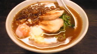 「鶏麺しょう油（７００円）＋クーポン温玉」@鶏麺屋 どーちの写真
