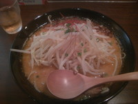 「濃厚魚介味噌ラーメン（1.5玉）　780円＋クーポンでもやし」@ラーメン エアーストリームの写真