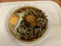 「玉そば・鳥唐のせ　￥300」@だるまそば 西新宿支店の写真