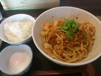 「牛肉まぜそば＋韓国風コチュジャン味＋ライス」@麺 ten しばふの写真