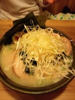 「ネギチャーシュー麺（塩味）、味玉ハーフ」@壱八家 東戸塚店の写真