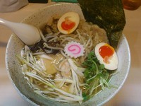 「醤油ワンタン麺￥900＋味玉￥100＝￥1000」@桜台らぁ麺 美志満の写真