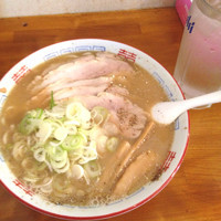 「こいくち煮干し＋チャーシュー」@中華そば あらやの写真