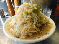 「小ラーメン　（野菜増しニンニク少なめ脂多め味濃いめ）」@らーめん大 竹ノ塚店の写真