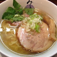 「塩らーめん 太麺（１６０g）￥６５０」@麺処みどり 伊勢崎店の写真