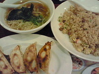 「チャーハン餃子半ラーメンセット933円」@バーミヤン 河口湖店の写真