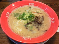 「きまはち　ど豚骨らーめん　白味＋替玉」@きまはち商店の写真