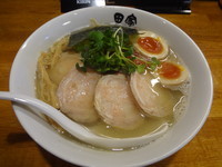 「期間限定海老にぼしそば（中盛）＋かわり海老チャーシュー＋味玉」@中華そば田家 ふくふくの写真