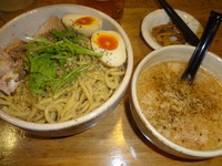 「期間限定スパイシー鶏塩つけめん＋味玉・半チャーＳＥＴ＋生。」@めん業一筋 善龍の写真